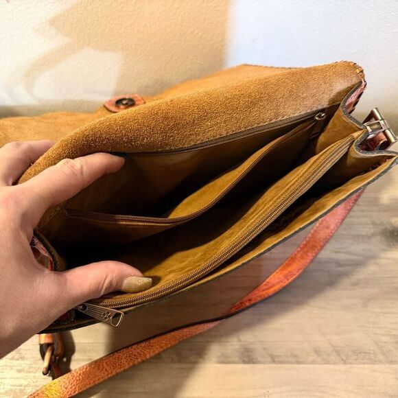 NWOT Patricia Nash 100% Leather Metallic Embossed Detailing Crossbody Purse - Picture 8 of 15